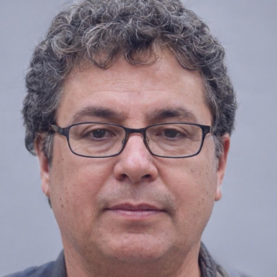 Retrato profesional de Dimitrios Papadakis